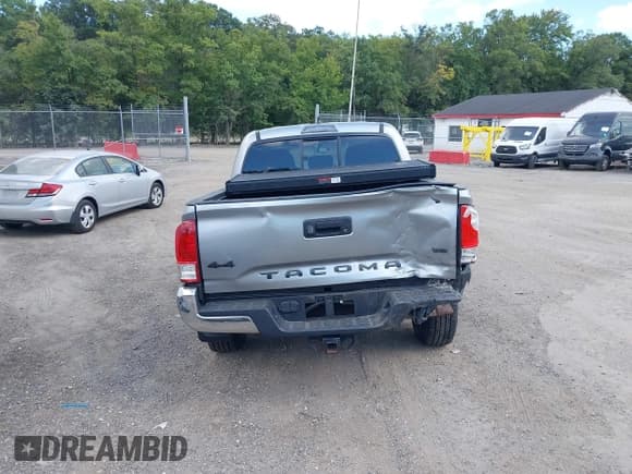 ✅ 2017 Toyota Tacoma TRD Sport • VIN: 3TMCZ5AN4HM097187 • Lot: 43084585. Listed on IAAI with 111,786 mi. Free auction sales archive from the USA and detailed vehicle history report at DreamBid. Image 17.