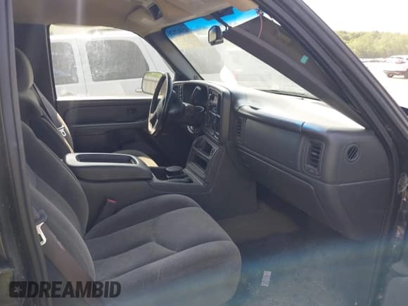 ✅ 2005 Chevrolet Silverado 2500HD LS • VIN: 1GCHK232X5F966561 • Lot: 42402828. Wystawiony na IAAI z przebiegiem 207 618 mil. Bezpłatny archiwum sprzedaży aukcyjnych z USA i szczegółowy raport historii pojazdu na DreamBid. Zdjęcie 5.