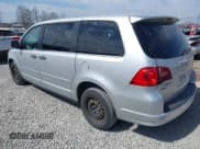 ✅ 2010 Volkswagen Routan S • VIN: 2V4RW4D18AR407108 • Лот: 41776057. Опубликован ранее на IAAI с пробегом 230 328 миль. Бесплатный доступ к архиву аукционных продаж из США и подробный отчёт об истории автомобиля на DreamBid. Изображение 3.