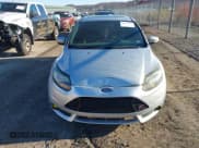 ✅ 2013 Ford Focus ST • VIN: 1FADP3L92DL360258 • Lot: 43673523. Wystawiony na IAAI z przebiegiem 151 148 mil. Bezpłatny archiwum sprzedaży aukcyjnych z USA i szczegółowy raport historii pojazdu na DreamBid. Zdjęcie 12.