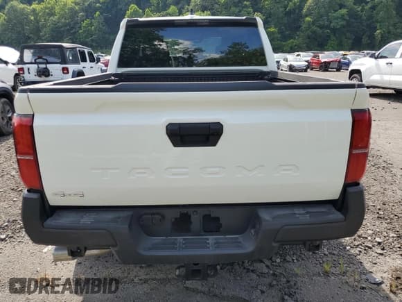 ✅ 2025 Toyota Tacoma SR • VIN: 3TYLD5KN0ST012953 • Lot: 81481745. Wystawiony na Copart z przebiegiem 1 939 mil. Bezpłatny archiwum sprzedaży aukcyjnych z USA i szczegółowy raport historii pojazdu na DreamBid. Zdjęcie 6.