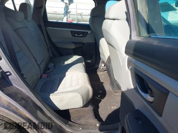 ✅ 2017 Honda CR-V LX • VIN: 7FARW5H36HE008607 • Лот: 43480522. Опубликован ранее на IAAI с пробегом 308 733 миль. Бесплатный доступ к архиву аукционных продаж из США и подробный отчёт об истории автомобиля на DreamBid. Изображение 8.