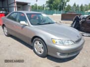 ✅ 2000 Lexus ES 300 • VIN: JT8BF28G7Y0285648 • Lot: 42963535. Listed on IAAI with 157,356 mi. Free auction sales archive from the USA and detailed vehicle history report at DreamBid. Image 1.
