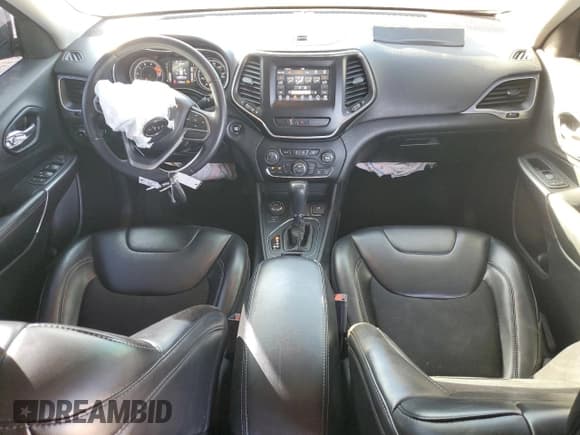 ✅ 2019 Jeep Cherokee Altitude • VIN: 1C4PJMLX8KD398775 • Lot: 85402575. Wystawiony na Copart z przebiegiem 71 503 mil. Bezpłatny archiwum sprzedaży aukcyjnych z USA i szczegółowy raport historii pojazdu na DreamBid. Zdjęcie 8.