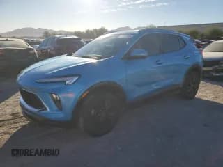 ✅ 2025 Buick Encore GX Sport Touring • VIN: KL4AMDSLXSB161951 • Лот: 87473665. Опубликован ранее на Copart с пробегом 6 126 миль. Бесплатный доступ к архиву аукционных продаж из США и подробный отчёт об истории автомобиля на DreamBid. Изображение 1.