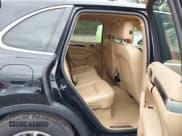 ✅ 2016 Porsche Cayenne • VIN: WP1AA2A22GLA08072 • Lot: 43574407. Wystawiony na IAAI z przebiegiem 139 768 mil. Bezpłatny archiwum sprzedaży aukcyjnych z USA i szczegółowy raport historii pojazdu na DreamBid. Zdjęcie 8.