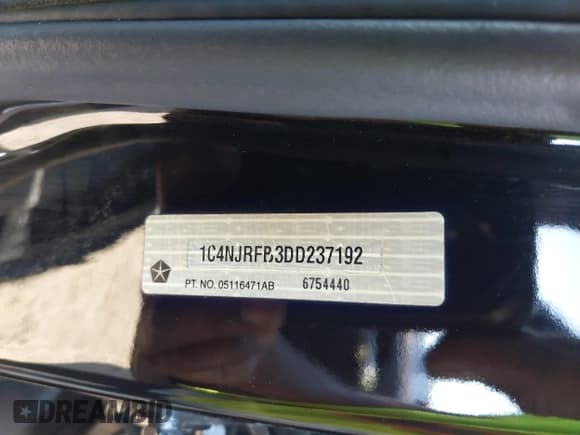 ✅ 2013 Jeep Patriot Latitude • VIN: 1C4NJRFB3DD237192 • Lot: 43389910. Wystawiony na IAAI z przebiegiem 164 956 mil. Bezpłatny archiwum sprzedaży aukcyjnych z USA i szczegółowy raport historii pojazdu na DreamBid. Zdjęcie 9.