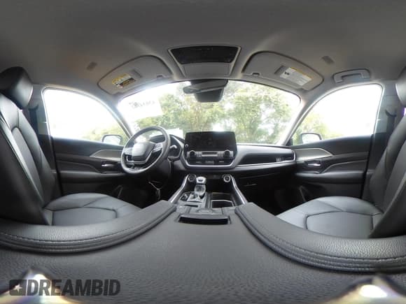 ✅ 2025 Toyota Highlander XLE • VIN: 5TDAAAB53SS084301 • Lot: 43034562. Listed on IAAI with 11,251 mi. Free auction sales archive from the USA and detailed vehicle history report at DreamBid. Image 18.