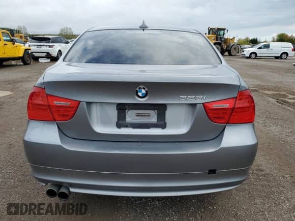 2011 BMW 3 Series z VIN WBAPG7G58BNN18042, wystawiony jako Copart lot #83788495 z przebiegiem 251 963 mil mil oraz Szkoda całkowita • Salvage title. Historia ofert i sprzedaży dostępna na DreamBid. Obrazek 6.