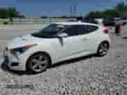 2013 Hyundai Veloster w/Gray Int с VIN KMHTC6AD8DU132894, выставлен на аукционе Copart как лот 58910604 с пробегом 128 753 миль миль и Списание • Salvage title. История ставок и продаж доступна на DreamBid. Изображение 1.