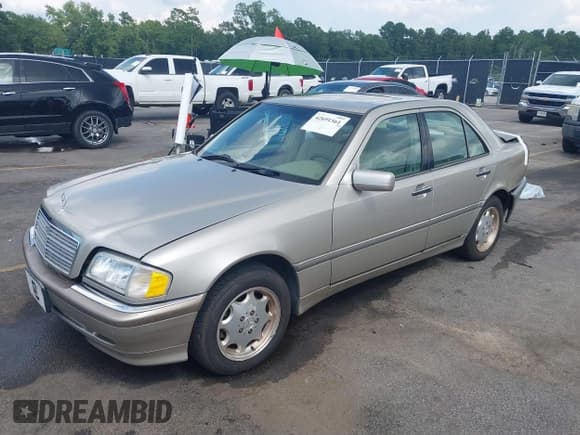 ✅ 1998 Mercedes-Benz C 230/260/280/320 • VIN: WDBHA23G1WA627408 • Lot: 42691561. Wystawiony na IAAI z przebiegiem 106 277 mil. Bezpłatny archiwum sprzedaży aukcyjnych z USA i szczegółowy raport historii pojazdu na DreamBid. Zdjęcie 17.