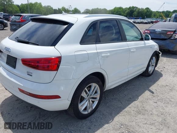 ✅ 2018 Audi Q3 Premium • VIN: WA1ECCFSXJR020965 • Lot: 42301424. Listed on IAAI with 96,583 mi. Free auction sales archive from the USA and detailed vehicle history report at DreamBid. Image 4.