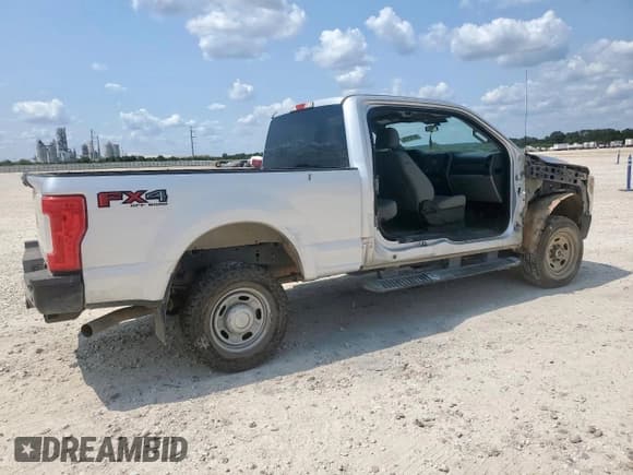 ✅ 2019 Ford F-250 XL • VIN: 1FT7X2B65KEC62013 • Lot: 66282775. Listed on Copart with 100,122 mi. Free auction sales archive from the USA and detailed vehicle history report at DreamBid. Image 3.