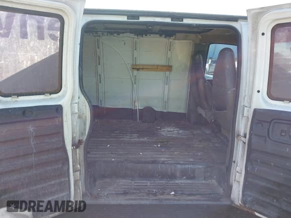 ✅ 2005 Chevrolet Express Cargo • VIN: 1GCGG25V151268275 • Лот: 43158798. Опубликован ранее на IAAI с пробегом 216 031 миль. Бесплатный доступ к архиву аукционных продаж из США и подробный отчёт об истории автомобиля на DreamBid. Изображение 8.