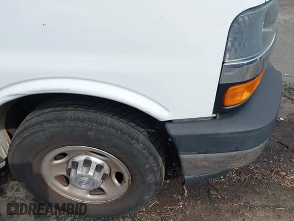 ✅ 2018 Chevrolet Express Cargo • VIN: 1GCWGAFP9J1287902 • Lot: 42993028. Listed on IAAI with 138,083 mi. Free auction sales archive from the USA and detailed vehicle history report at DreamBid. Image 18.