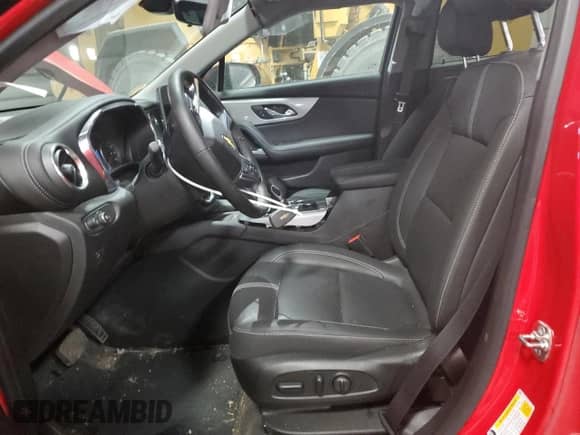 2024 Chevrolet Blazer LT z VIN 3GNKBJR44RS171295, wystawiony jako Copart lot #47431225 z przebiegiem 18 699 mil mil oraz Szkoda całkowita • Salvage title. Historia ofert i sprzedaży dostępna na DreamBid. Obrazek 7.