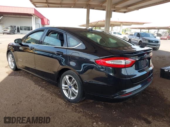 ✅ 2016 Ford Fusion SE Hybrid • VIN: 3FA6P0LU3GR127202 • Lot: 43061240. Wystawiony na IAAI z przebiegiem 196 916 mil. Bezpłatny archiwum sprzedaży aukcyjnych z USA i szczegółowy raport historii pojazdu na DreamBid. Zdjęcie 3.