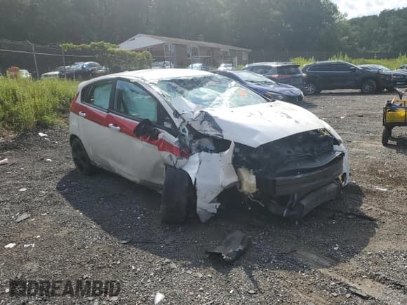 ✅ 2019 Ford Fiesta ST • VIN: 3FADP4GX9KM141517 • Lot: 64543125. Wystawiony na Copart z przebiegiem Nie podano. Bezpłatny archiwum sprzedaży aukcyjnych z USA i szczegółowy raport historii pojazdu na DreamBid. Zdjęcie 4.