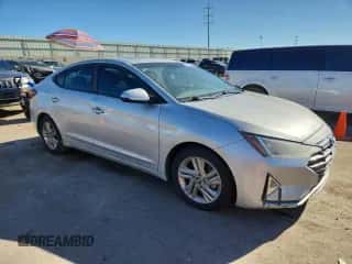 2019 Hyundai Elantra SEL z VIN 5NPD84LF2KH446870, wystawiony jako Copart lot #90880045 z przebiegiem 126 414 mil mil oraz Czysty tytuł • Clean title. Historia ofert i sprzedaży dostępna na DreamBid. Obrazek 4.