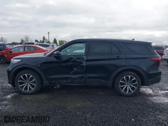 ✅ 2021 Ford Explorer ST • VIN: 1FM5K8GC5MGA17190 • Lot: 41935751. Wystawiony na IAAI z przebiegiem 72 143 mil. Bezpłatny archiwum sprzedaży aukcyjnych z USA i szczegółowy raport historii pojazdu na DreamBid. Zdjęcie 14.