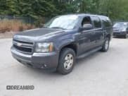 ✅ 2010 Chevrolet Suburban LT • VIN: 1GNUKJE33AR117502 • Lot: 43082827. Listed on IAAI with 200,098 mi. Free auction sales archive from the USA and detailed vehicle history report at DreamBid. Image 2.