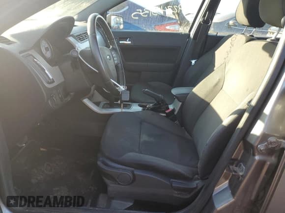 ✅ 2011 Ford Focus SES • VIN: 1FAHP3GN6BW125169 • Lot: 92245135. Wystawiony na Copart z przebiegiem 168 070 mil. Bezpłatny archiwum sprzedaży aukcyjnych z USA i szczegółowy raport historii pojazdu na DreamBid. Zdjęcie 7.