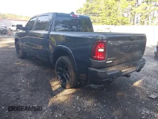 ✅ 2025 Ram 1500 Laramie • VIN: 1C6SRFJP1SN737900 • Lot: 43204696. Wystawiony na IAAI z przebiegiem 338 mil. Bezpłatny archiwum sprzedaży aukcyjnych z USA i szczegółowy raport historii pojazdu na DreamBid. Zdjęcie 3.