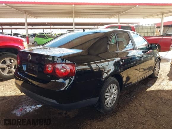 ✅ 2010 Volkswagen Jetta S • VIN: 3VWJZ7AJ2AM088796 • Lot: 43389300. Listed on IAAI with 272,517 mi. Free auction sales archive from the USA and detailed vehicle history report at DreamBid. Image 4.