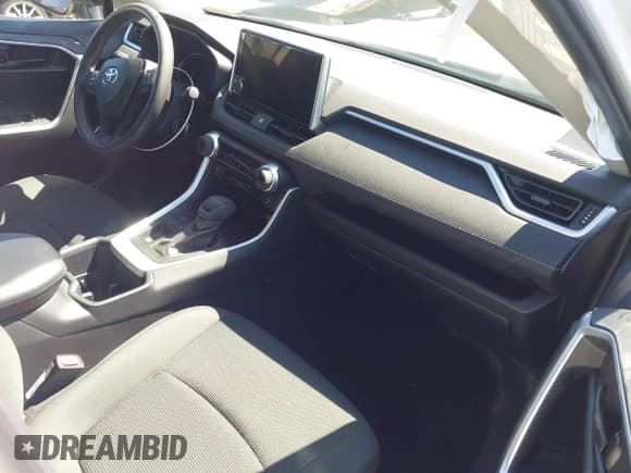 ✅ 2024 Toyota RAV4 LE • VIN: 2T3H1RFV4RC267031 • Lot: 43452037. Listed on IAAI with 9,061 mi. Free auction sales archive from the USA and detailed vehicle history report at DreamBid. Image 5.