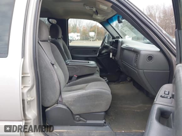 ✅ 2005 Chevrolet Silverado 2500HD Work Truck • VIN: 1GCHK23245F965938 • Lot: 43677906. Wystawiony na IAAI z przebiegiem 238 789 mil. Bezpłatny archiwum sprzedaży aukcyjnych z USA i szczegółowy raport historii pojazdu na DreamBid. Zdjęcie 5.