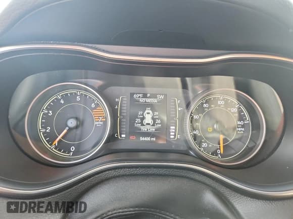 ✅ 2019 Jeep Cherokee Latitude Plus • VIN: 1C4PJMLB1KD485907 • Лот: 86442265. Опубликован ранее на Copart с пробегом 54 400 миль. Бесплатный доступ к архиву аукционных продаж из США и подробный отчёт об истории автомобиля на DreamBid. Изображение 9.