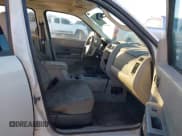 ✅ 2010 Ford Escape XLT • VIN: 1FMCU0DG3AKB43731 • Lot: 43790605. Wystawiony na IAAI z przebiegiem 210 384 mil. Bezpłatny archiwum sprzedaży aukcyjnych z USA i szczegółowy raport historii pojazdu na DreamBid. Zdjęcie 5.