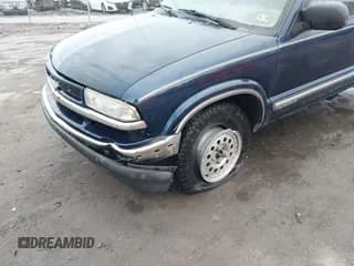 ✅ 2001 Chevrolet Blazer LT • VIN: 1GNDT13WX12208639 • Lot: 41673030. Wystawiony na IAAI z przebiegiem 164 093 mil. Bezpłatny archiwum sprzedaży aukcyjnych z USA i szczegółowy raport historii pojazdu na DreamBid. Zdjęcie 6.