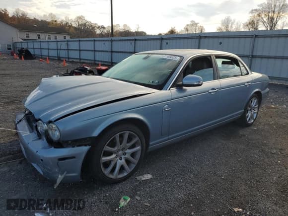 ✅ 2008 Jaguar XJ 8 LWB • VIN: SAJWA79B58SH21567 • Лот: 91188825. Опубликован ранее на Copart с пробегом 125 331 миль. Бесплатный доступ к архиву аукционных продаж из США и подробный отчёт об истории автомобиля на DreamBid. Изображение 1.