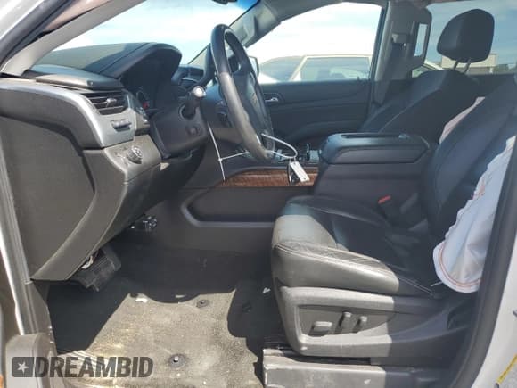 ✅ 2017 Chevrolet Suburban Premier • VIN: 1GNSCJKC3HR363985 • Lot: 69456134. Wystawiony na Copart z przebiegiem 143 029 mil. Bezpłatny archiwum sprzedaży aukcyjnych z USA i szczegółowy raport historii pojazdu na DreamBid. Zdjęcie 7.