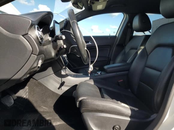 ✅ 2016 Mercedes-Benz GLA 250 • VIN: WDCTG4EB0GJ200286 • Лот: 86550415. Опубликован ранее на Copart с пробегом 105 477 миль. Бесплатный доступ к архиву аукционных продаж из США и подробный отчёт об истории автомобиля на DreamBid. Изображение 7.