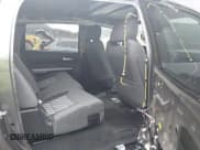 ✅ 2020 Toyota Tundra SR5 • VIN: 5TFDY5F10LX941225 • Lot: 41961045. Wystawiony na IAAI z przebiegiem 123 180 mil. Bezpłatny archiwum sprzedaży aukcyjnych z USA i szczegółowy raport historii pojazdu na DreamBid. Zdjęcie 8.