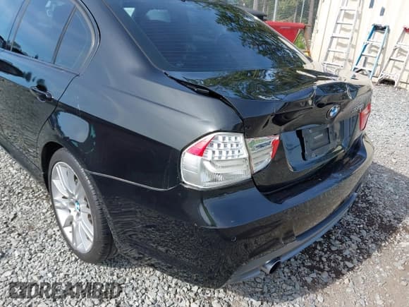 ✅ 2011 BMW 3 Series 335i xDrive • VIN: WBAPL5G56BNN22266 • Lot: 42444119. Listed on IAAI with 136,698 mi. Free auction sales archive from the USA and detailed vehicle history report at DreamBid. Image 6.
