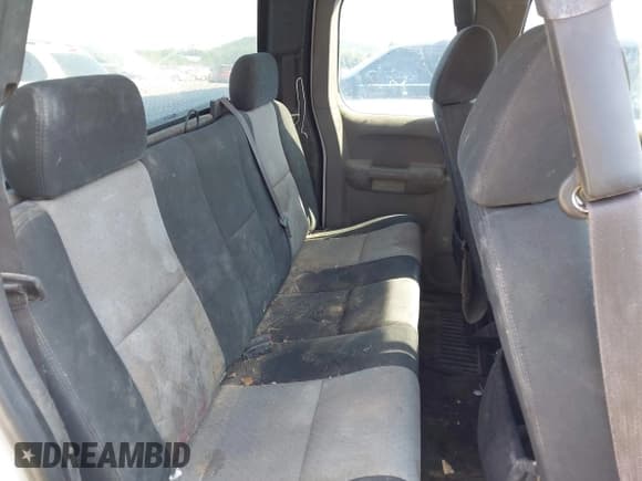 ✅ 2007 Chevrolet Silverado 2500HD Work Truck • VIN: 1GCHC29KX7E571521 • Lot: 42692432. Wystawiony na IAAI z przebiegiem 309 814 mil. Bezpłatny archiwum sprzedaży aukcyjnych z USA i szczegółowy raport historii pojazdu na DreamBid. Zdjęcie 8.