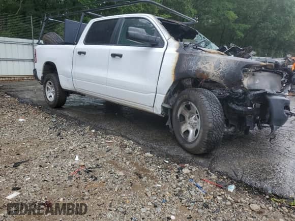 2023 Ram 1500 Tradesman z VIN 1C6RRENT1PN633382, wystawiony jako Copart lot #58935685 z przebiegiem Nie podano mil oraz Szkoda całkowita • Salvage title. Historia ofert i sprzedaży dostępna na DreamBid. Obrazek 4.