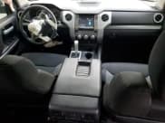 ✅ 2017 Toyota Tundra SR5 • VIN: 5TFEY5F18HX224101 • Лот: 43479235. Опубликован ранее на Copart с пробегом 88 398 миль. Бесплатный доступ к архиву аукционных продаж из США и подробный отчёт об истории автомобиля на DreamBid. Изображение 8.