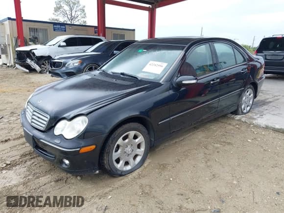 ✅ 2005 Mercedes-Benz C 240 • VIN: WDBRF81J05F557070 • Лот: 42242556. Опубликован ранее на IAAI с пробегом 113 139 миль. Бесплатный доступ к архиву аукционных продаж из США и подробный отчёт об истории автомобиля на DreamBid. Изображение 2.