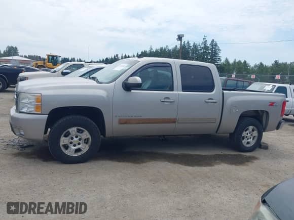2007 Chevrolet Silverado 1500 1LT with VIN 3GCEK13M77G556977, listed as a IAAI auction lot 42522105 with 298,174 mi miles and . Bid and sale history available at DreamBid. Image 14.
