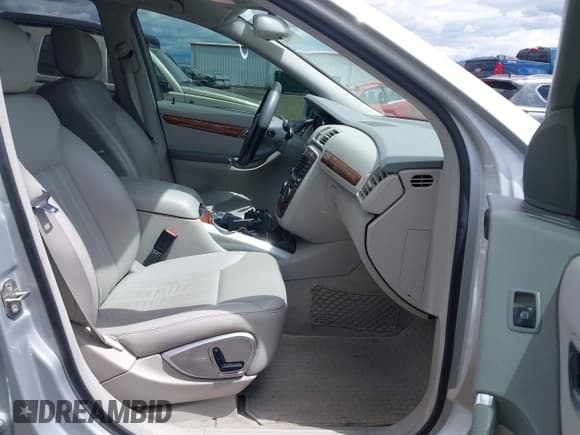 ✅ 2006 Mercedes-Benz R 3.5L • VIN: 4JGCB65EX6A013156 • Lot: 42593584. Wystawiony na IAAI z przebiegiem 283 216 mil. Bezpłatny archiwum sprzedaży aukcyjnych z USA i szczegółowy raport historii pojazdu na DreamBid. Zdjęcie 5.