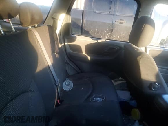 ✅ 2005 Mazda Tribute LX • VIN: 4F2YZ94165KM54443 • Lot: 89341755. Wystawiony na Copart z przebiegiem 109 196 mil. Bezpłatny archiwum sprzedaży aukcyjnych z USA i szczegółowy raport historii pojazdu na DreamBid. Zdjęcie 11.