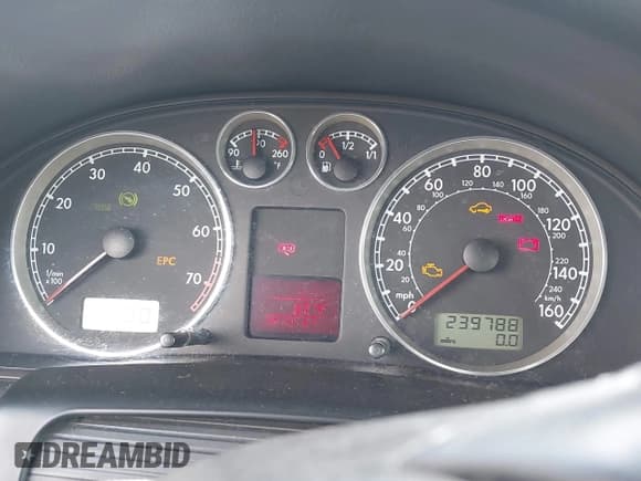 ✅ 2002 Volkswagen Passat GLX • VIN: WVWTH63B52P177417 • Лот: 42431837. Опубликован ранее на IAAI с пробегом 239 788 миль. Бесплатный доступ к архиву аукционных продаж из США и подробный отчёт об истории автомобиля на DreamBid. Изображение 7.