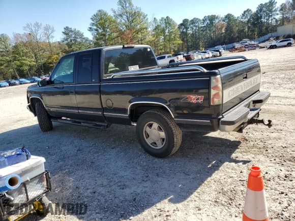 ✅ 1997 Chevrolet Silverado 1500 • VIN: 2GCEK19R6V1217877 • Lot: 90661175. Listed on Copart with 140,744 mi. Free auction sales archive from the USA and detailed vehicle history report at DreamBid. Image 2.