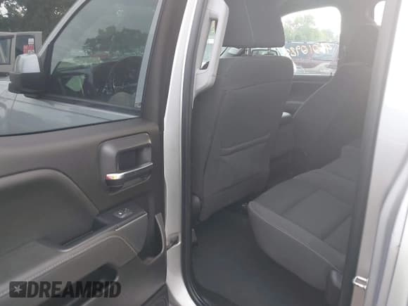 ✅ 2019 Chevrolet Silverado 1500 LT • VIN: 2GCVKPEC5K1158935 • Lot: 43010983. Wystawiony na IAAI z przebiegiem 115 505 mil. Bezpłatny archiwum sprzedaży aukcyjnych z USA i szczegółowy raport historii pojazdu na DreamBid. Zdjęcie 8.