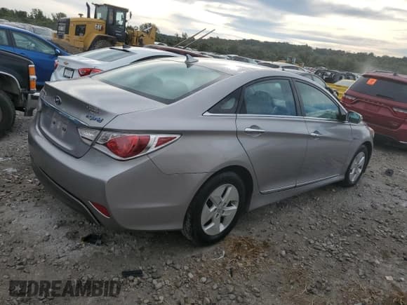 ✅ 2011 Hyundai Sonata Hybrid • VIN: KMHEC4A41BA003181 • Lot: 69565654. Listed on Copart with 226,784 mi. Free auction sales archive from the USA and detailed vehicle history report at DreamBid. Image 3.