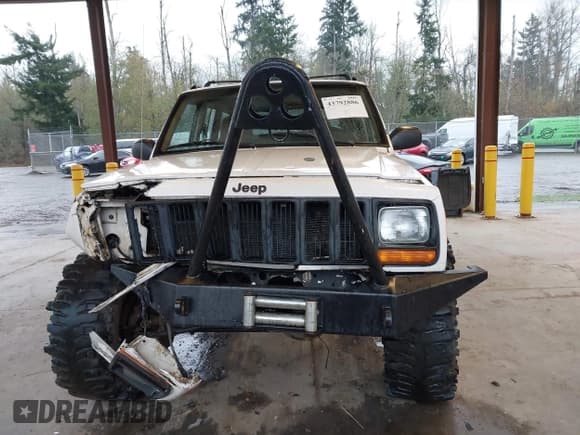 ✅ 1998 Jeep Cherokee Sport • VIN: 1J4FJ68S7WL169885 • Lot: 43792886. Listed on IAAI with 201,014 mi. Free auction sales archive from the USA and detailed vehicle history report at DreamBid. Image 13.